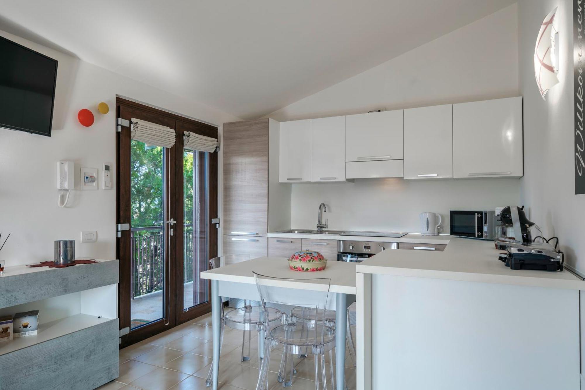 Casa Lugana 15 - Monolocale Con Piscina Fronte Lago Sirmione Exterior foto